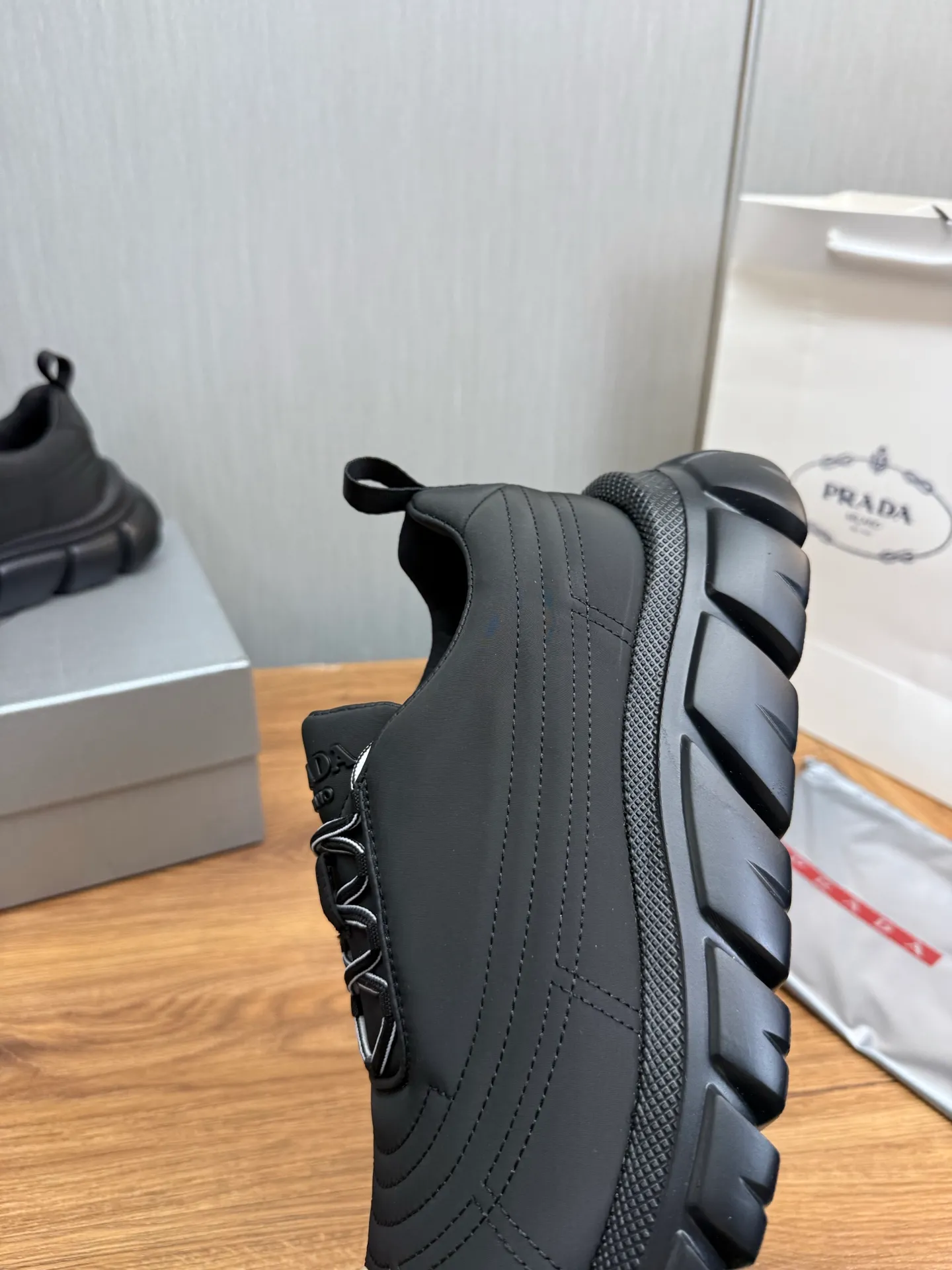 Men's shoes 💰580💰 [PRADA] Men's shoes are popular in the counter, official website synchronization, 1 high-quality shipment ✔️Imported waterproof fabric + cowhide lining, 1🆚1 replica, original sole, 38-45 (45 customized, non-refundable)